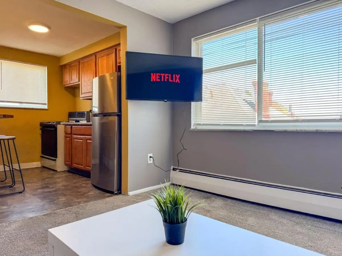 8 Large Apartments With 12 Bedrooms And Parking And Wifi Pittsburgh
