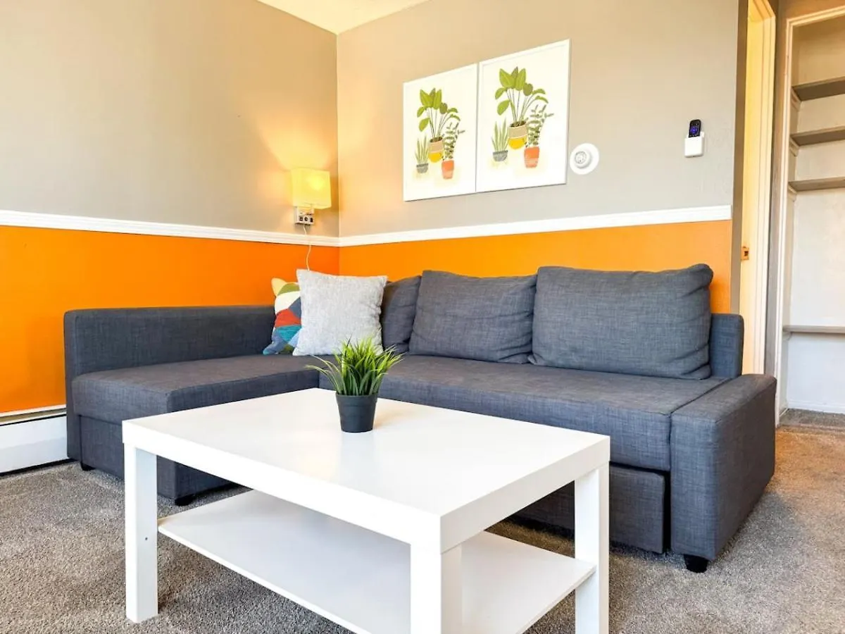 Casa vacanze 8 Large Apartments With 12 Bedrooms And Parking And Wifi Pittsburgh