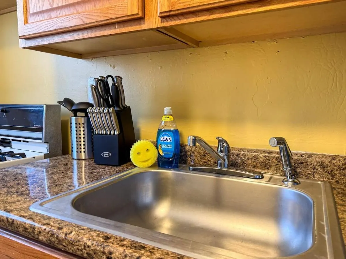 Casa vacanze 8 Large Apartments With 12 Bedrooms And Parking And Wifi Pittsburgh