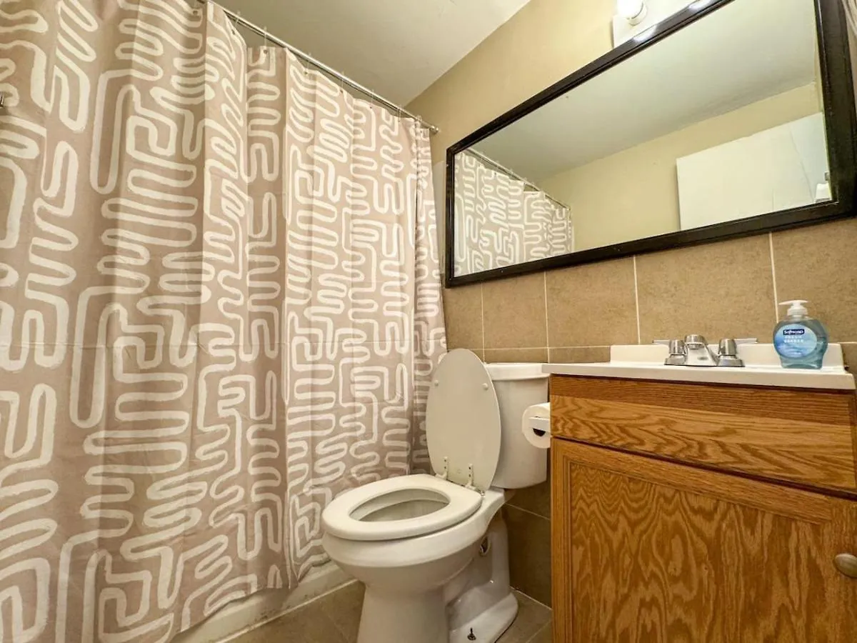 Casa vacanze 8 Large Apartments With 12 Bedrooms And Parking And Wifi Pittsburgh
