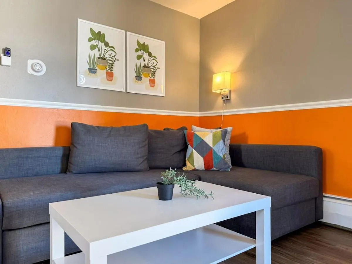 8 Large Apartments With 12 Bedrooms And Parking And Wifi Pittsburgh