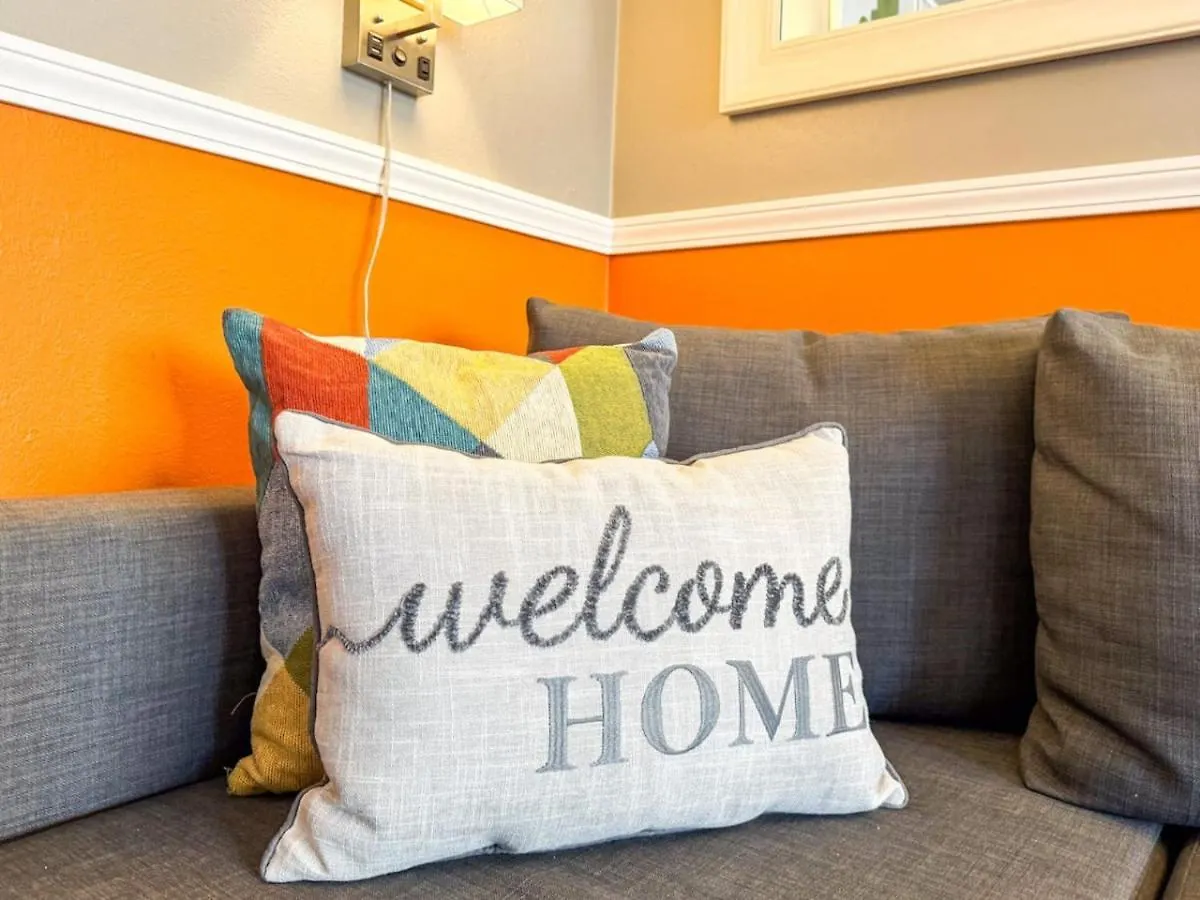 Holiday home 8 Large Apartments With 12 Bedrooms And Parking And Wifi Pittsburgh United States