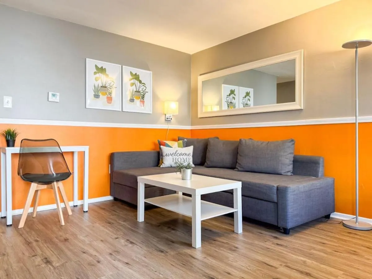 Holiday home 8 Large Apartments With 12 Bedrooms And Parking And Wifi Pittsburgh