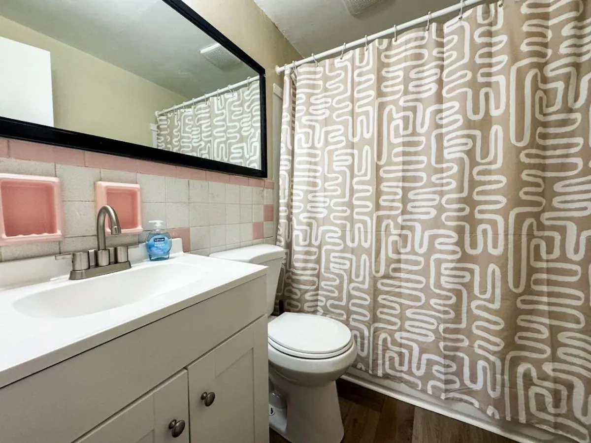 8 Large Apartments With 12 Bedrooms And Parking And Wifi Pittsburgh Holiday home