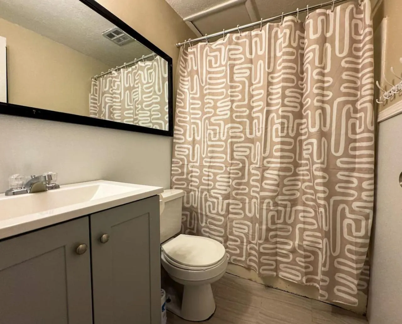 8 Large Apartments With 12 Bedrooms And Parking And Wifi Pittsburgh