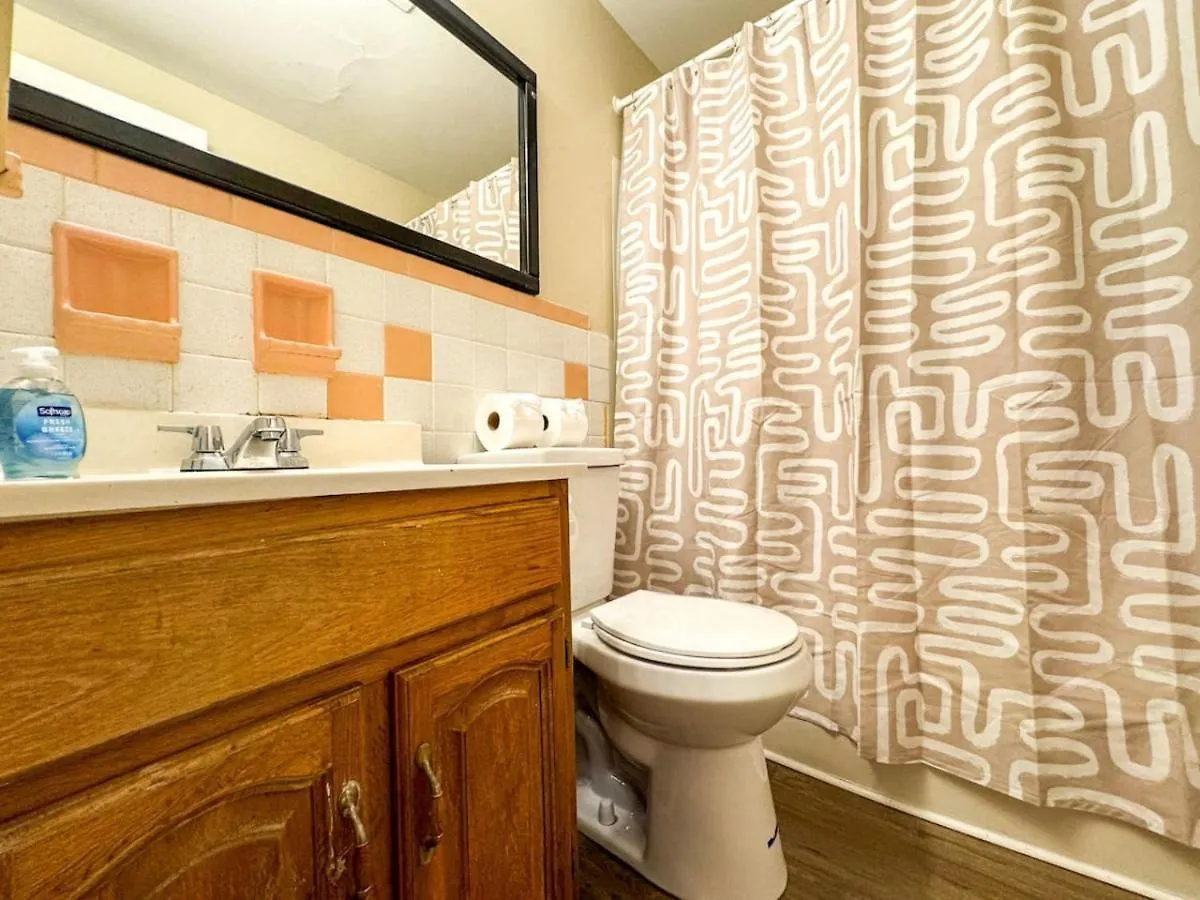 8 Large Apartments With 12 Bedrooms And Parking And Wifi Pittsburgh United States