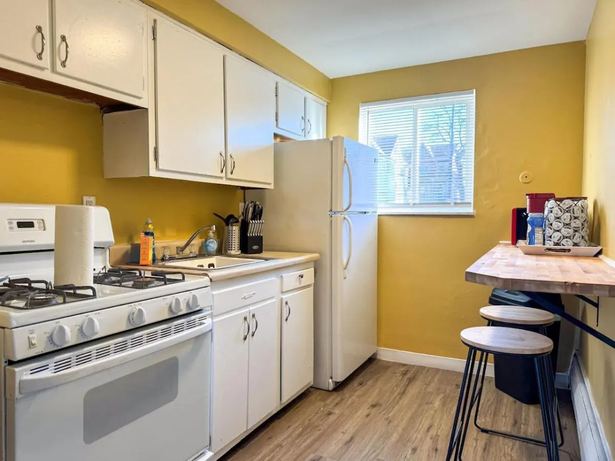 8 Large Apartments With 12 Bedrooms And Parking And Wifi Pittsburgh Holiday home