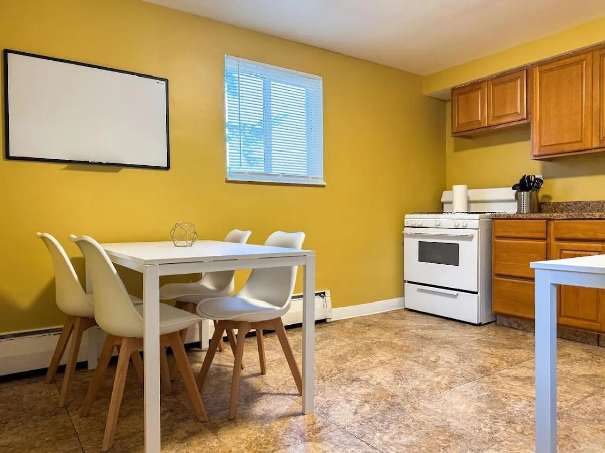 8 Large Apartments With 12 Bedrooms And Parking And Wifi Pittsburgh 0*,  United States