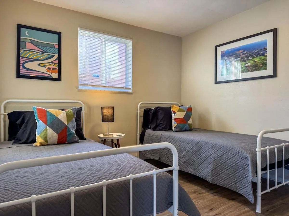 8 Large Apartments With 12 Bedrooms And Parking And Wifi Pittsburgh